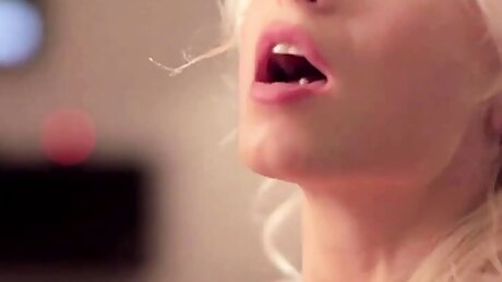 Artistic CFNM Blowjob Experience