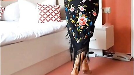 Part of Selena's posing and sex after barefoot walking