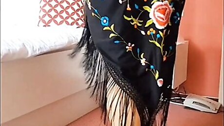 Selena's posing and sex after barefoot walking