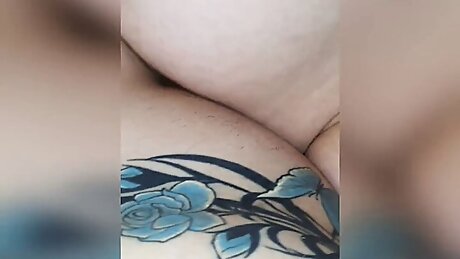 Two lesbians scissoring and exchanging fluids