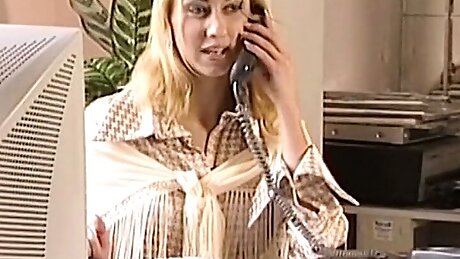 Alessandra Schiavo in DONNA E ONORE - (Full HD Version -