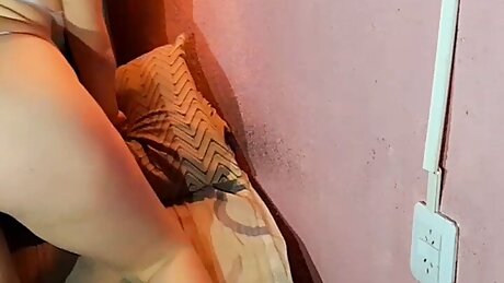 Watch how this mature rubs her pussy against the sheets