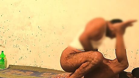 Sexy Bat karte karte bhabi ki chut gili kari devarne or chudai kari chusa chusakar (Port2)