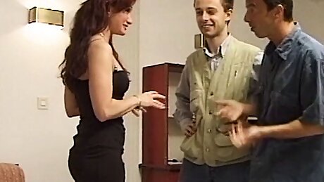 Pullula di Belle Ragazze da Inculare - Episode 3