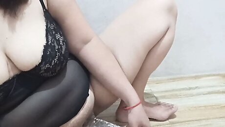 Wife enjoy fuck her pussy with huge dildo