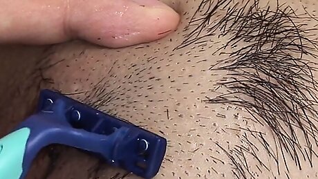 I dont fuck hairy Pussys i Shave the Pussy bevore i fuck you