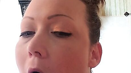 Sexy BBW Milf spits and sucks on a dildo