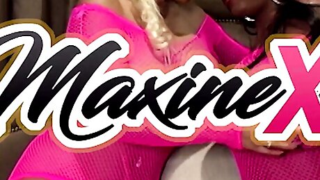 Squirting Lesbians Maxine X And Jada Fire Strap-On Fuck!