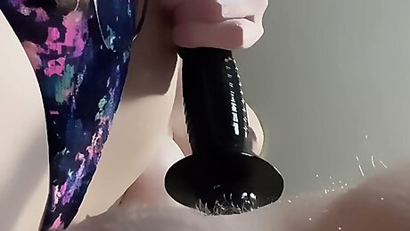TS SEXYBRODY TAKES AN ELECTRIFIED DILDO