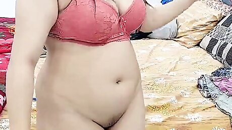 Indian Servant Shaving Pussy of Mistress , Than Mistress Squirt Her Pussy Orgasm In Her Servant,s Mouth Loud Moaning