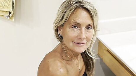 MILF Enjoys Pissing Dirty Martini