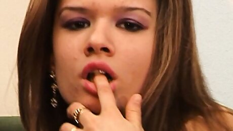 Le Esigenze Anali di Seducenti Troiette - Episode 4