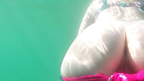 Underwater masturbation by saggy titted milf