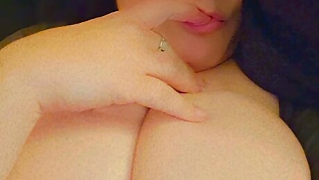 Gorgeous BBW Cougar and her huge tits say hello