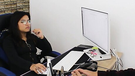 Come to a good deal with my boss - Cum in her mouth