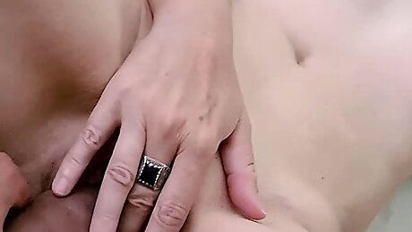 MATURE GRANNY AMATEUR PORN: GRANDMA'S BODY