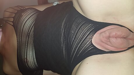 My hot german girlfriend Tina gets her big pussy pumped up and rubbed to orgasm - She is moaning and screaming so loud!