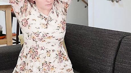 Yanks Babe Megan Fae Green Masturbating