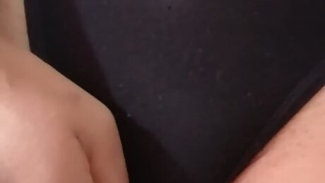 Im horny in my room, play with me