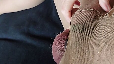 Cuddly date in pantyhose with horny granny 2