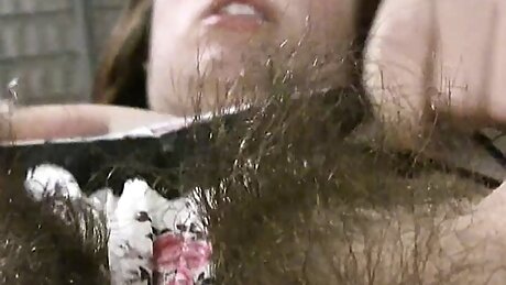 Curvy hairy babe Simone Delilah sucks on her dildo to get it soaking wet for her pussy