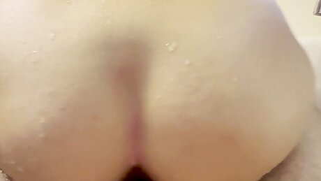 Blowjob and fucked in the bathtub