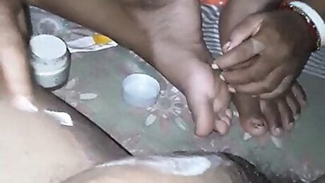 Village bhabi devhar ki land ko males keya