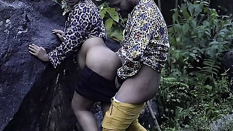 DIRTY GIRLFREIND IN TEA GARDEN FULL OUTDOOR