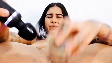 Ligiacute Squirting and making her pussy tasty with Hitachi