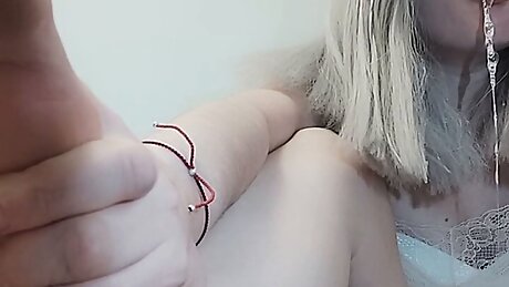 Vends-ta-culotte - Deepthroat training with a dildo