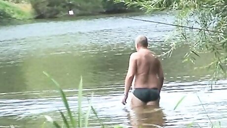 This couple love to fuck outdoor!