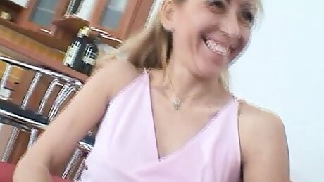 My friend comes to see me!