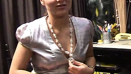 Two beautiful milfs love pussy!