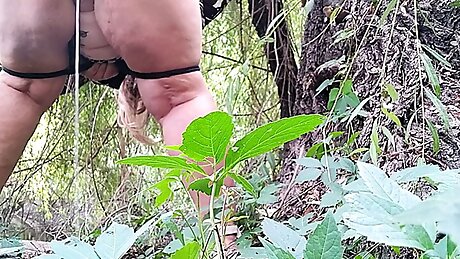 Fat MILF pissing doggystyle outdoors