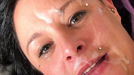 Northampton Slut asking for a facial