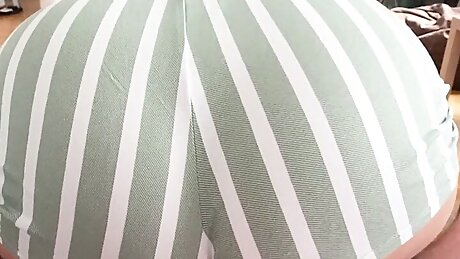 Step sister twerking and asking me to fuck