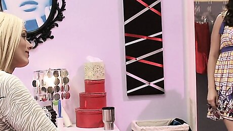 White skinned MILF gets lucky and experiments with her friend in bed