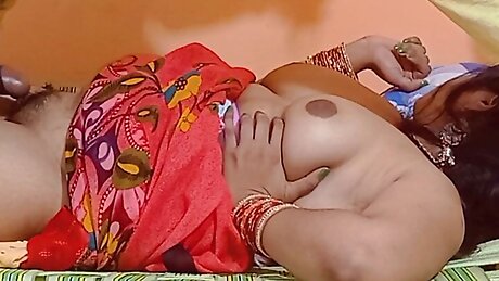 Hot XXX Bhabhi 'DESI FUCK' on FOLDING BED.