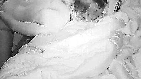 KittieNoOne uses a fuck machine for the 1st time