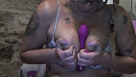 lamiendo y cubana con mi polla de goma y masturbacion