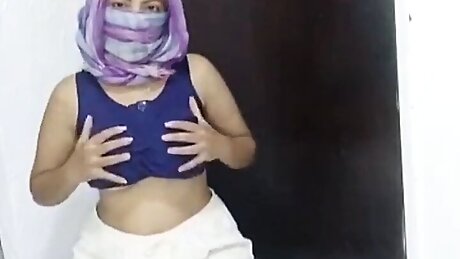 Desi Indian Girl Has Sex With Husband's Friends - Indian Sex- Amateur Homemade