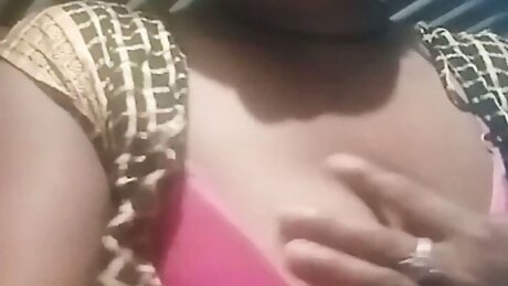 Ek bahan ne apne bhai ka land dekhar usme bhi kiya Masterbecan