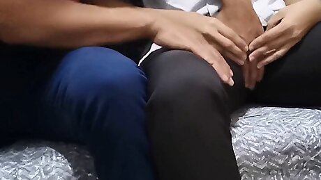 Pinay HR Manager Na Malibog Nagpa Finger Sakanyang Staff Habang Lunch Break Nag Squirt Sya