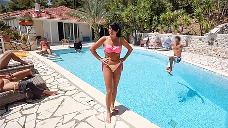 Awesome outdoor public pool party! Anyone can fuck me