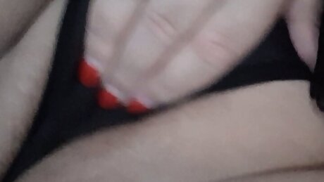 Marie4you prepares a String for a Fan