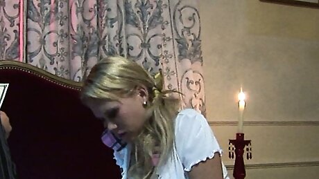 Hot Brunette Chick Spreads Her Legs Apart And Lets Her Friend Lick Her Tight Pussy