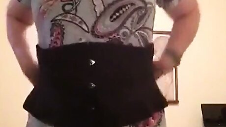Ladyunfminer a few weeks into waist training in her corset