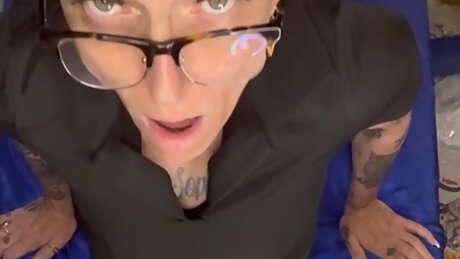 Milf Aewin Squirts Over Dildo When Playing With Her Fucking Machine