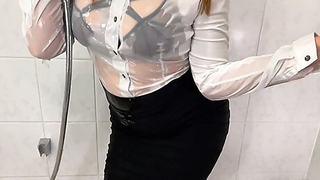 Secretary And Boss Have Wet Bathtub Fun - Business-Bitch