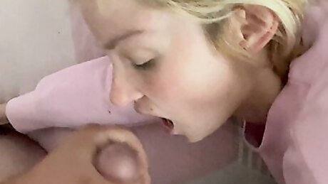 Girlfriend&rsquo;s Messy Facial 3